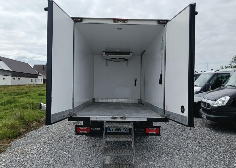 Dostavno vozilo hladnjača Iveco 35C14, 35C13, 35C12: slika Dostavno vozilo hladnjača Iveco 35C14, 35C13, 35C12