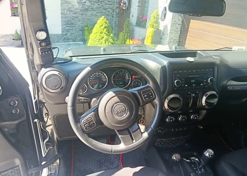 Jeep Wrangler 2.8 CRD Sport - Kabriolet: slika Jeep Wrangler 2.8 CRD Sport - Kabriolet Jeep Wrangler 2.8 CRD Sport - Kabriolet: slika Jeep Wrangler 2.8 CRD Sport - Kabriolet