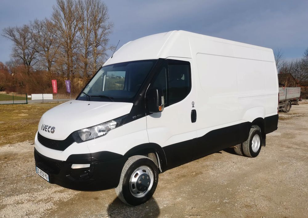 Iveco 35C13 Daily L3H2 bliźniak Klima 2.3-130KM 6-biegów Hak podwójne koła 35-130 L4H2 - Furgon: slika Iveco 35C13 Daily L3H2 bliźniak Klima 2.3-130KM 6-biegów Hak podwójne koła 35-130 L4H2 - Furgon Iveco 35C13 Daily L3H2 bliźniak Klima 2.3-130KM 6-biegów Hak podwójne koła 35-130 L4H2 - Furgon: slika Iveco 35C13 Daily L3H2 bliźniak Klima 2.3-130KM 6-biegów Hak podwójne koła 35-130 L4H2 - Furgon