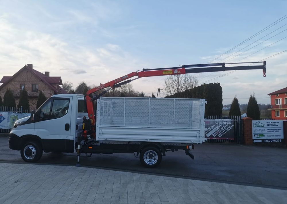 Mali kamion kiper Iveco Daily 35C15 Kiper HDS dzwig 3.0-150KM wywrotka Hak: slika Mali kamion kiper Iveco Daily 35C15 Kiper HDS dzwig 3.0-150KM wywrotka Hak