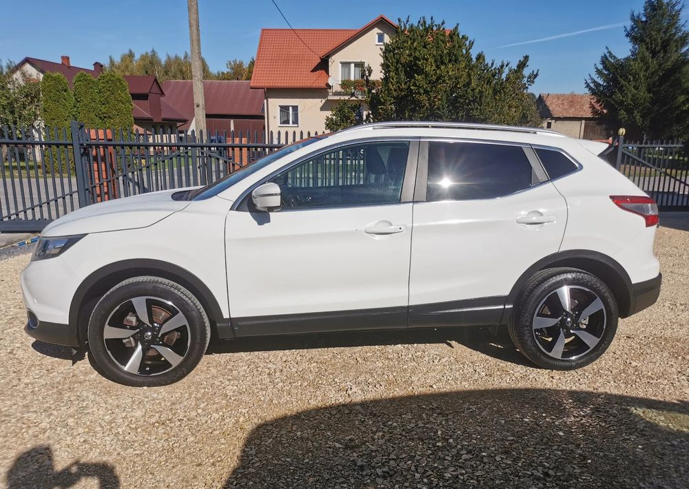SUV Nissan Qashqai 1.2 DIG-T N-Connecta EU6: slika SUV Nissan Qashqai 1.2 DIG-T N-Connecta EU6