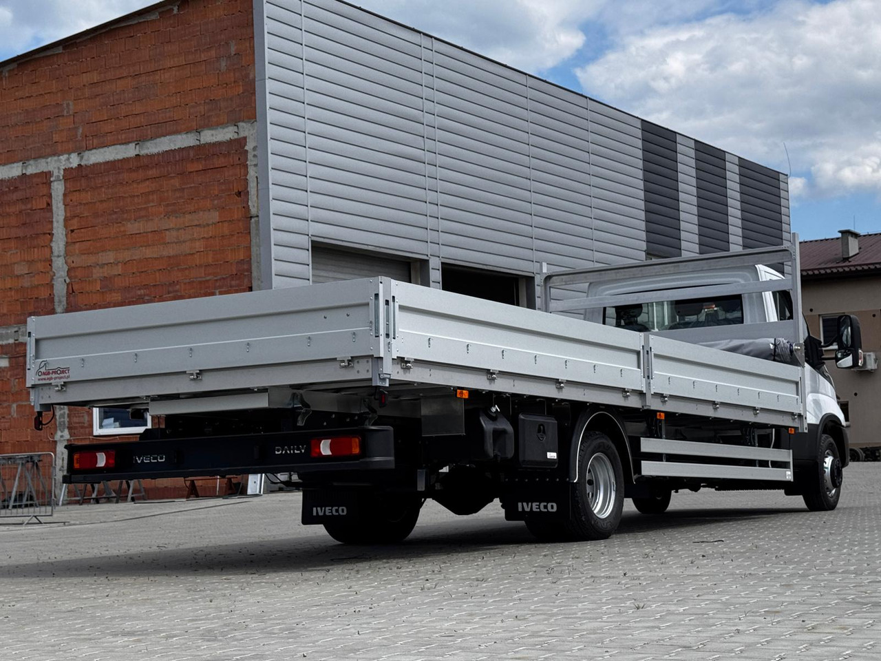 Kamion s otvorenim sandukom Iveco Daily 70C18: slika Kamion s otvorenim sandukom Iveco Daily 70C18