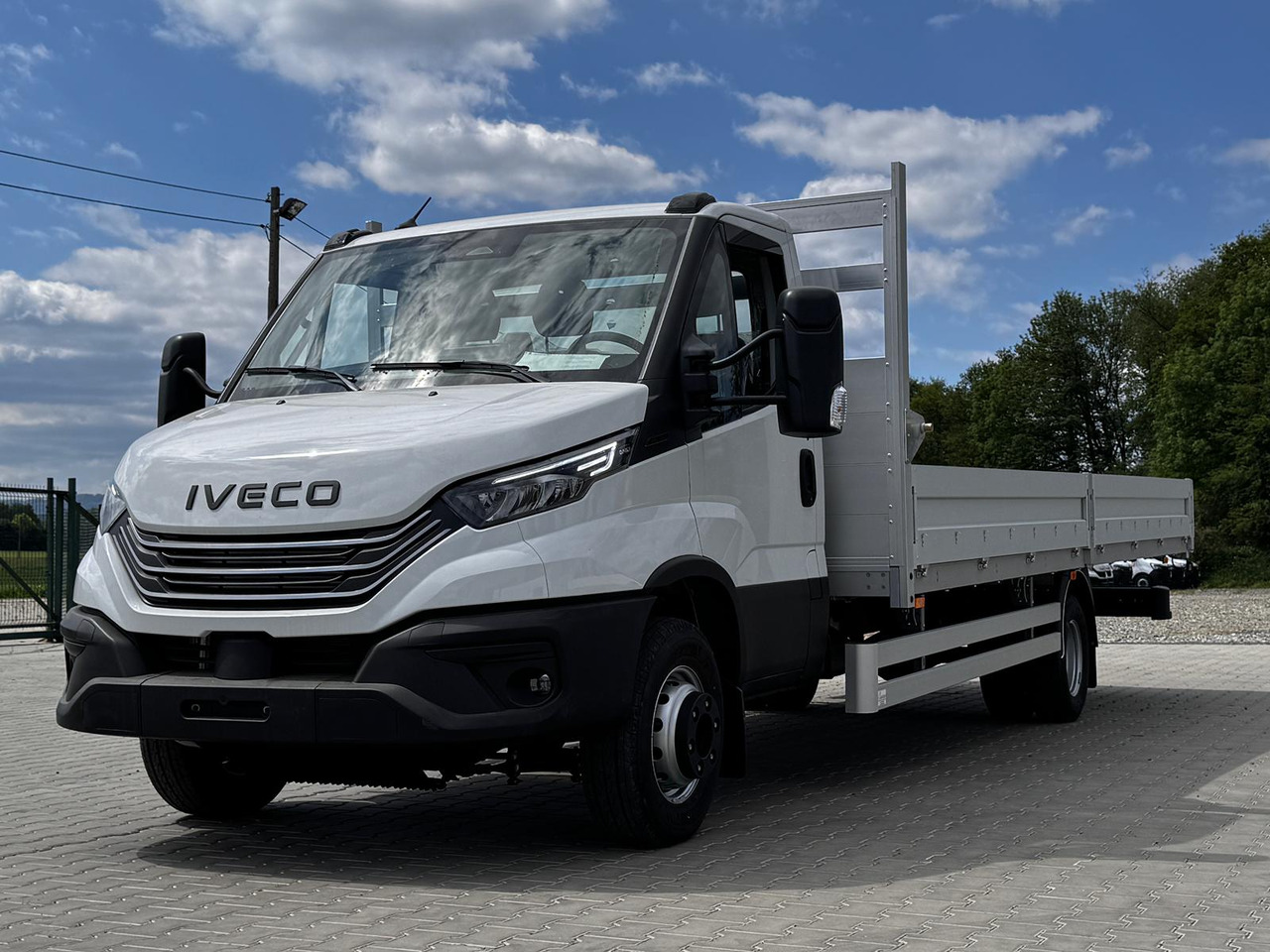 Iveco Daily 70C18 - Kamion s otvorenim sandukom: slika Iveco Daily 70C18 - Kamion s otvorenim sandukom Iveco Daily 70C18 - Kamion s otvorenim sandukom: slika Iveco Daily 70C18 - Kamion s otvorenim sandukom