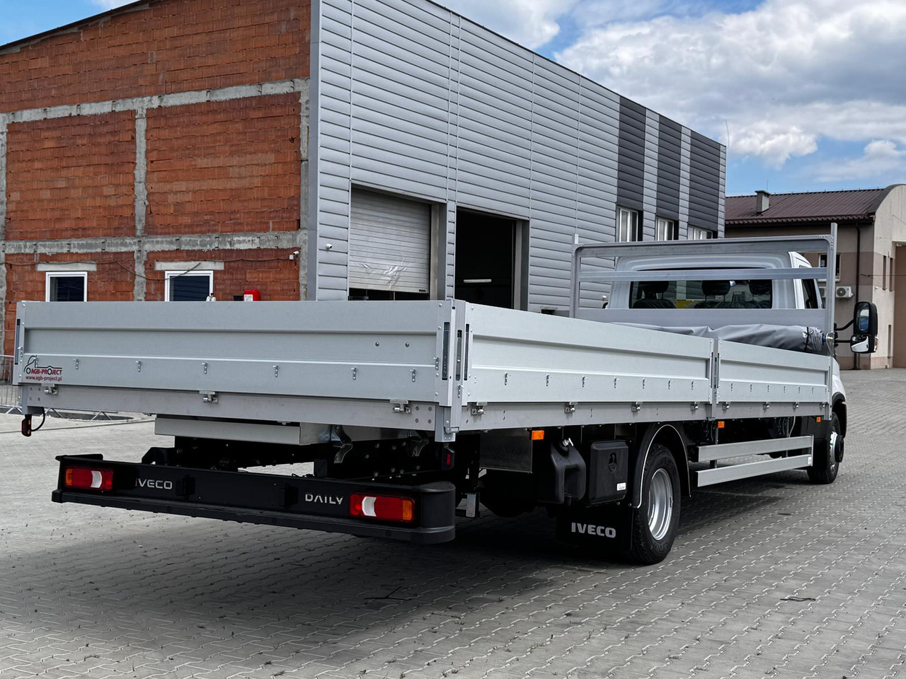 Iveco Daily 70C18 - Kamion s otvorenim sandukom: slika Iveco Daily 70C18 - Kamion s otvorenim sandukom Iveco Daily 70C18 - Kamion s otvorenim sandukom: slika Iveco Daily 70C18 - Kamion s otvorenim sandukom