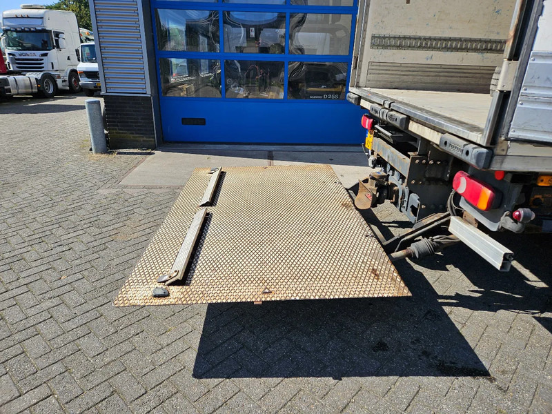 Zakup Renault Midlum 220 DXI Carrier Dhollandia Laadklep 170.000 Km Renault Midlum 220 DXI Carrier Dhollandia Laadklep 170.000 Km: slika Zakup Renault Midlum 220 DXI Carrier Dhollandia Laadklep 170.000 Km Renault Midlum 220 DXI Carrier Dhollandia Laadklep 170.000 Km