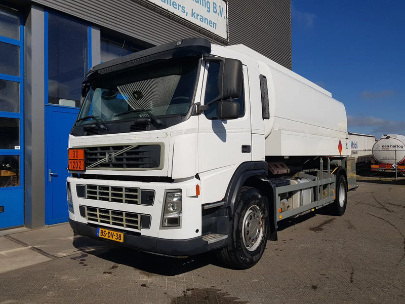 Volvo FM 9.340 Petrol, Diesel 17000 Ltr. 3 Compartementen - Kamion cisterna: slika Volvo FM 9.340 Petrol, Diesel 17000 Ltr. 3 Compartementen - Kamion cisterna Volvo FM 9.340 Petrol, Diesel 17000 Ltr. 3 Compartementen - Kamion cisterna: slika Volvo FM 9.340 Petrol, Diesel 17000 Ltr. 3 Compartementen - Kamion cisterna