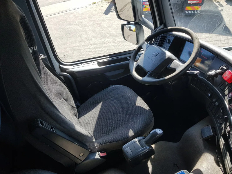 Kamion cisterna Volvo FM 9.340 Petrol, Diesel 17000 Ltr. 3 Compartementen: slika Kamion cisterna Volvo FM 9.340 Petrol, Diesel 17000 Ltr. 3 Compartementen Kamion cisterna Volvo FM 9.340 Petrol, Diesel 17000 Ltr. 3 Compartementen: slika Kamion cisterna Volvo FM 9.340 Petrol, Diesel 17000 Ltr. 3 Compartementen
