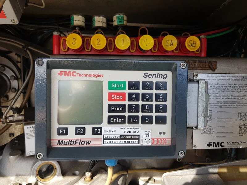 Kamion cisterna Volvo FM 9.340 Petrol, Diesel 17000 Ltr. 3 Compartementen: slika Kamion cisterna Volvo FM 9.340 Petrol, Diesel 17000 Ltr. 3 Compartementen Kamion cisterna Volvo FM 9.340 Petrol, Diesel 17000 Ltr. 3 Compartementen: slika Kamion cisterna Volvo FM 9.340 Petrol, Diesel 17000 Ltr. 3 Compartementen