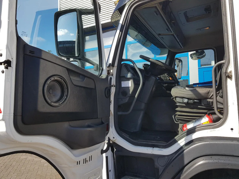 Kamion cisterna Volvo FM 9.340 Petrol, Diesel 17000 Ltr. 3 Compartementen: slika Kamion cisterna Volvo FM 9.340 Petrol, Diesel 17000 Ltr. 3 Compartementen Kamion cisterna Volvo FM 9.340 Petrol, Diesel 17000 Ltr. 3 Compartementen: slika Kamion cisterna Volvo FM 9.340 Petrol, Diesel 17000 Ltr. 3 Compartementen