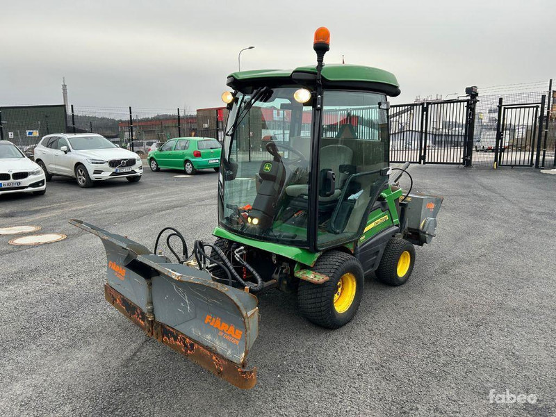 John Deere 1585 - Utovarivač na kotačima: slika John Deere 1585 - Utovarivač na kotačima John Deere 1585 - Utovarivač na kotačima: slika John Deere 1585 - Utovarivač na kotačima