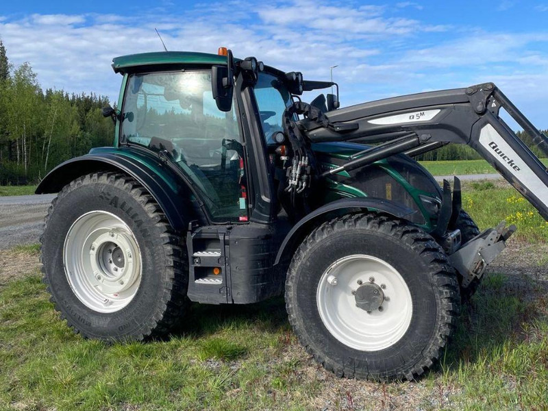 Valtra N154E Versu SmartTouch MR19 Valtra N154E Versu SmartTouch MR19 med frontlastare Quicke Q5M - Traktor: slika Valtra N154E Versu SmartTouch MR19 Valtra N154E Versu SmartTouch MR19 med frontlastare Quicke Q5M - Traktor Valtra N154E Versu SmartTouch MR19 Valtra N154E Versu SmartTouch MR19 med frontlastare Quicke Q5M - Traktor: slika Valtra N154E Versu SmartTouch MR19 Valtra N154E Versu SmartTouch MR19 med frontlastare Quicke Q5M - Traktor