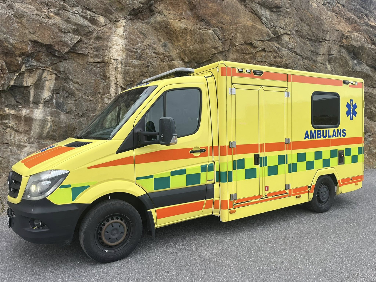 MERCEDES-BENZ Sprinter 319 - AMBULANCE / Krankenwagen / швидка допомога - Vozilo hitne pomoći: slika MERCEDES-BENZ Sprinter 319 - AMBULANCE / Krankenwagen / швидка допомога - Vozilo hitne pomoći MERCEDES-BENZ Sprinter 319 - AMBULANCE / Krankenwagen / швидка допомога - Vozilo hitne pomoći: slika MERCEDES-BENZ Sprinter 319 - AMBULANCE / Krankenwagen / швидка допомога - Vozilo hitne pomoći