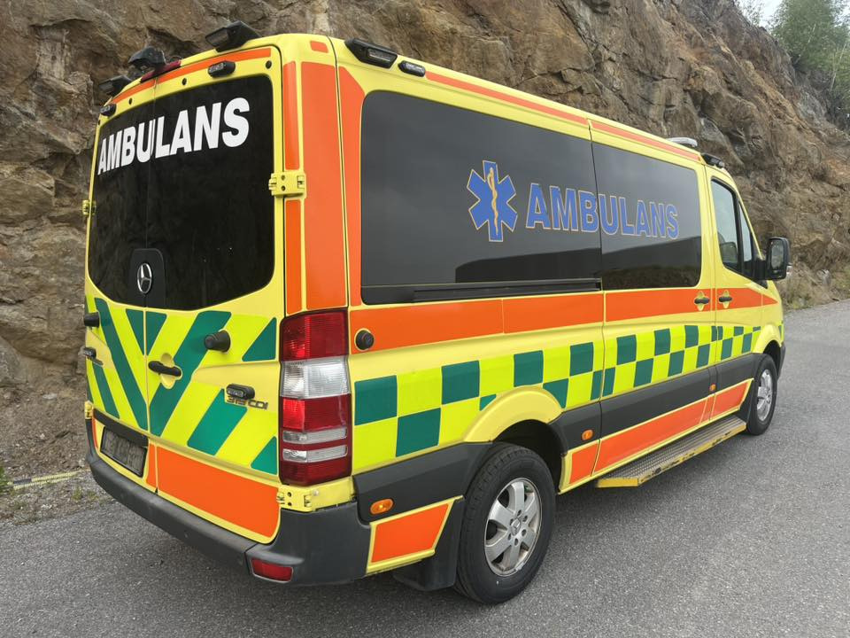 Vozilo hitne pomoći MERCEDES-BENZ Sprinter 319 - AMBULANCE: slika Vozilo hitne pomoći MERCEDES-BENZ Sprinter 319 - AMBULANCE