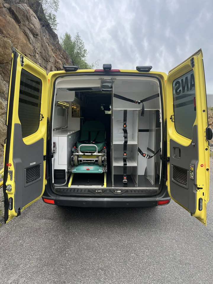 Vozilo hitne pomoći MERCEDES-BENZ Sprinter 319 - AMBULANCE: slika Vozilo hitne pomoći MERCEDES-BENZ Sprinter 319 - AMBULANCE