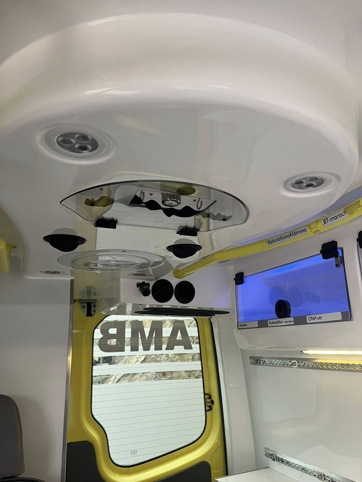 Vozilo hitne pomoći MERCEDES-BENZ Sprinter 319 - AMBULANCE: slika Vozilo hitne pomoći MERCEDES-BENZ Sprinter 319 - AMBULANCE