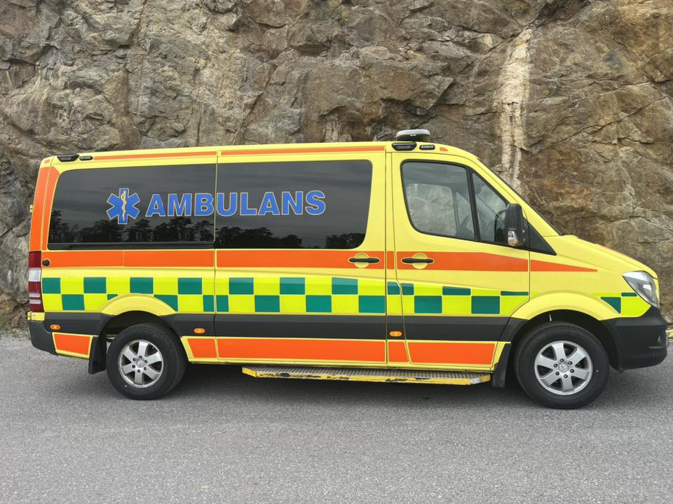 Vozilo hitne pomoći MERCEDES-BENZ Sprinter 319 - AMBULANCE: slika Vozilo hitne pomoći MERCEDES-BENZ Sprinter 319 - AMBULANCE