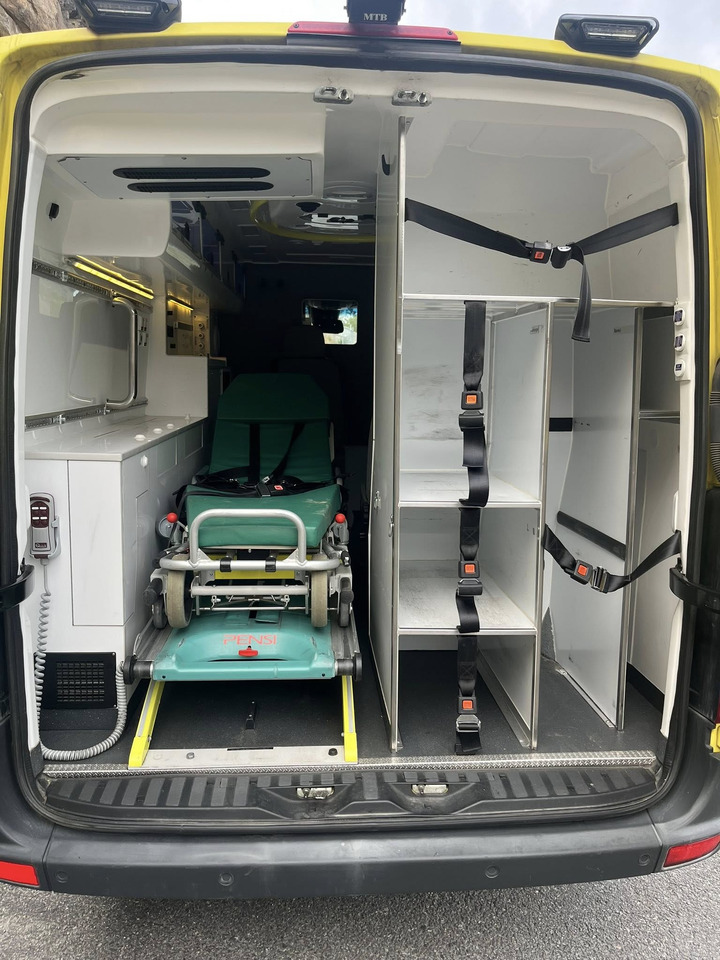 Vozilo hitne pomoći MERCEDES-BENZ Sprinter 319 - AMBULANCE: slika Vozilo hitne pomoći MERCEDES-BENZ Sprinter 319 - AMBULANCE