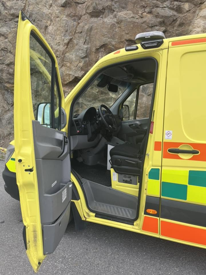 Vozilo hitne pomoći MERCEDES-BENZ Sprinter 319 - AMBULANCE: slika Vozilo hitne pomoći MERCEDES-BENZ Sprinter 319 - AMBULANCE