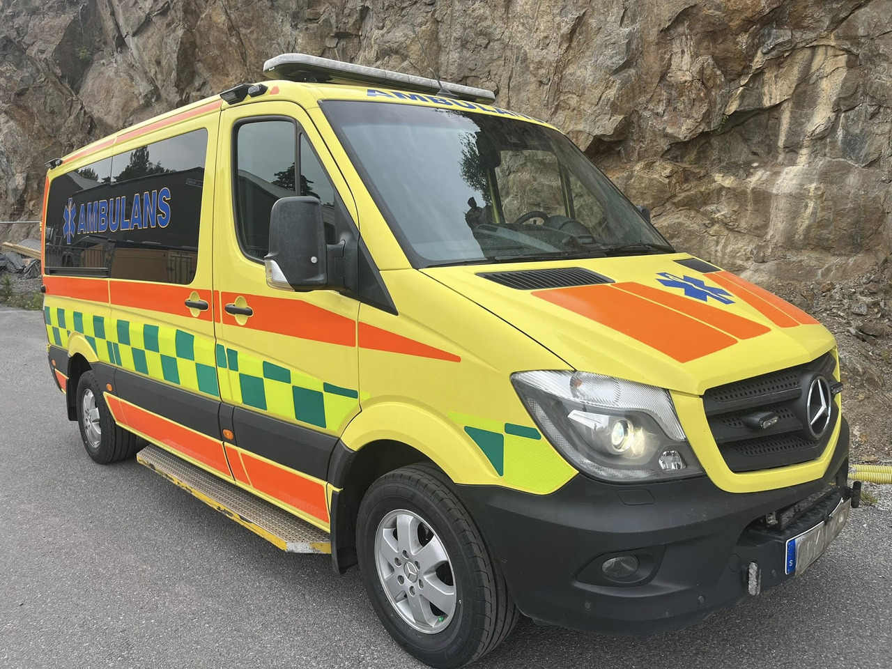 MERCEDES-BENZ Sprinter 319 - AMBULANCE - Vozilo hitne pomoći: slika MERCEDES-BENZ Sprinter 319 - AMBULANCE - Vozilo hitne pomoći MERCEDES-BENZ Sprinter 319 - AMBULANCE - Vozilo hitne pomoći: slika MERCEDES-BENZ Sprinter 319 - AMBULANCE - Vozilo hitne pomoći