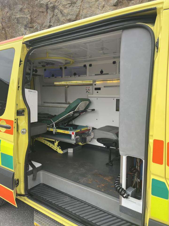 Vozilo hitne pomoći MERCEDES-BENZ Sprinter 319 - AMBULANCE: slika Vozilo hitne pomoći MERCEDES-BENZ Sprinter 319 - AMBULANCE