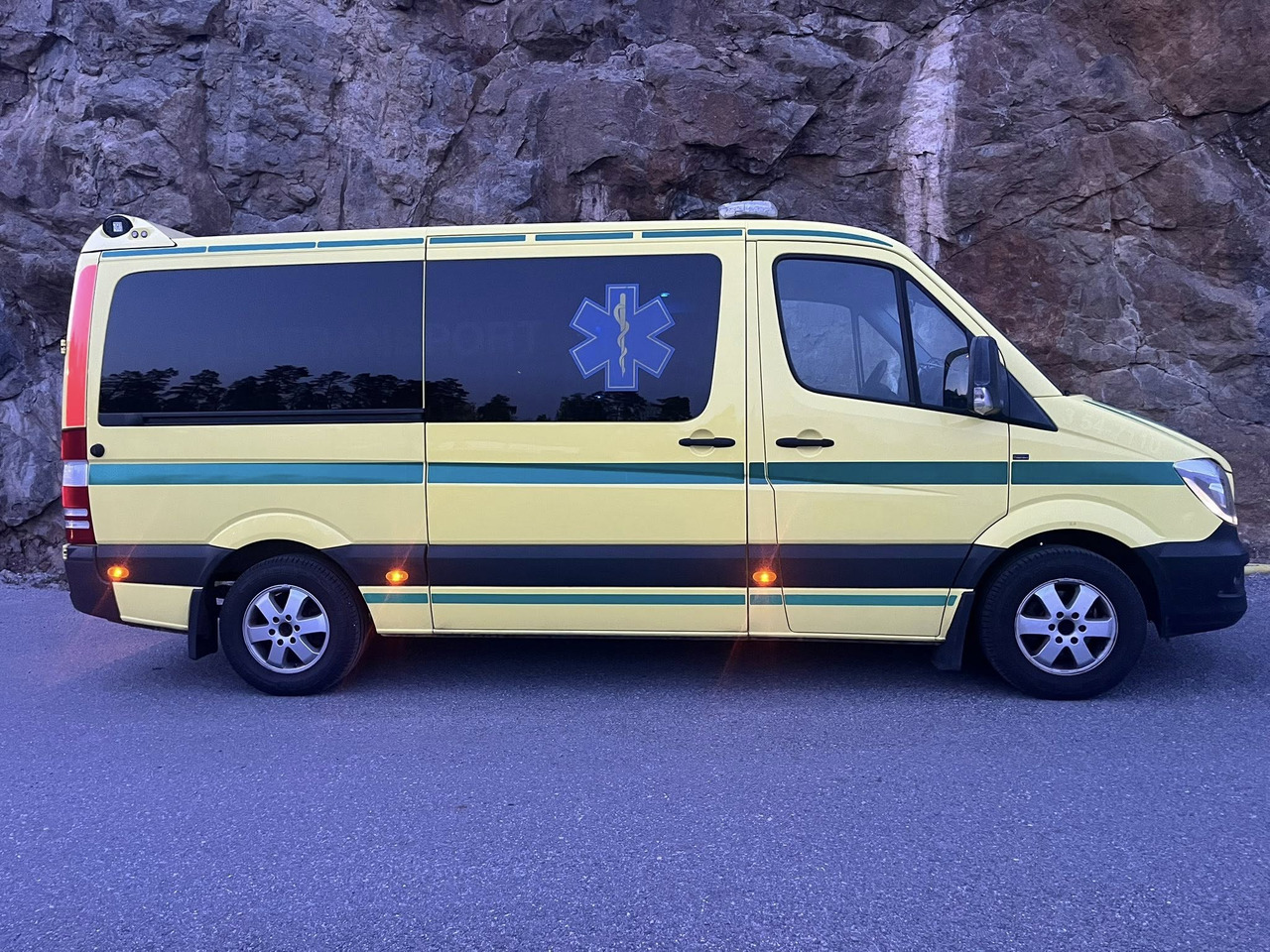 Mercedes-Benz Sprinter 316 - 2 stretcher - Vozilo hitne pomoći: slika Mercedes-Benz Sprinter 316 - 2 stretcher - Vozilo hitne pomoći Mercedes-Benz Sprinter 316 - 2 stretcher - Vozilo hitne pomoći: slika Mercedes-Benz Sprinter 316 - 2 stretcher - Vozilo hitne pomoći