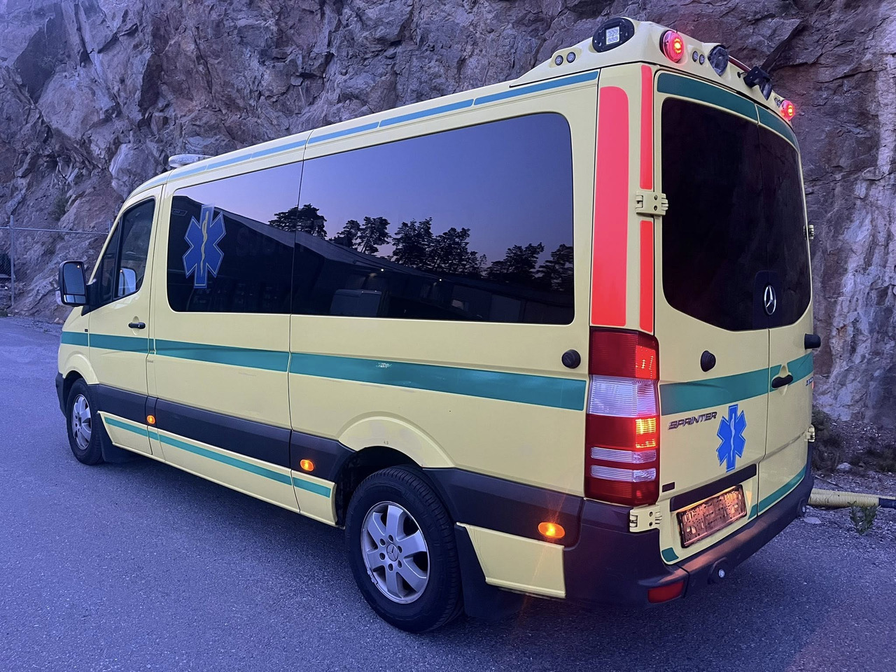 Mercedes-Benz Sprinter 316 - 2 stretcher - Vozilo hitne pomoći: slika Mercedes-Benz Sprinter 316 - 2 stretcher - Vozilo hitne pomoći Mercedes-Benz Sprinter 316 - 2 stretcher - Vozilo hitne pomoći: slika Mercedes-Benz Sprinter 316 - 2 stretcher - Vozilo hitne pomoći