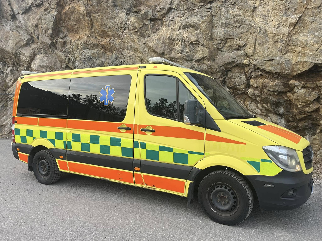 Mercedes-Benz Sprinter 319 - AMBULANCE / Krankenwagen / Швидка допомога - Vozilo hitne pomoći: slika Mercedes-Benz Sprinter 319 - AMBULANCE / Krankenwagen / Швидка допомога - Vozilo hitne pomoći Mercedes-Benz Sprinter 319 - AMBULANCE / Krankenwagen / Швидка допомога - Vozilo hitne pomoći: slika Mercedes-Benz Sprinter 319 - AMBULANCE / Krankenwagen / Швидка допомога - Vozilo hitne pomoći