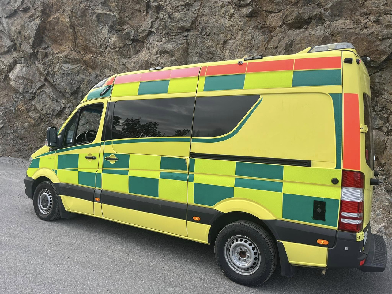 Mercedes-Benz Sprinter 319 - AMBULANCE - Vozilo hitne pomoći: slika Mercedes-Benz Sprinter 319 - AMBULANCE - Vozilo hitne pomoći Mercedes-Benz Sprinter 319 - AMBULANCE - Vozilo hitne pomoći: slika Mercedes-Benz Sprinter 319 - AMBULANCE - Vozilo hitne pomoći
