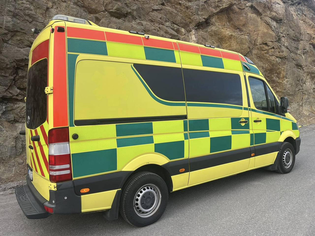 Mercedes-Benz Sprinter 319 - AMBULANCE - Vozilo hitne pomoći: slika Mercedes-Benz Sprinter 319 - AMBULANCE - Vozilo hitne pomoći Mercedes-Benz Sprinter 319 - AMBULANCE - Vozilo hitne pomoći: slika Mercedes-Benz Sprinter 319 - AMBULANCE - Vozilo hitne pomoći