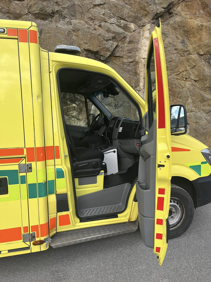 Mercedes-Benz Sprinter 319 - AMBULANCEBOX / Krankenwagen / ambulance - Vozilo hitne pomoći: slika Mercedes-Benz Sprinter 319 - AMBULANCEBOX / Krankenwagen / ambulance - Vozilo hitne pomoći Mercedes-Benz Sprinter 319 - AMBULANCEBOX / Krankenwagen / ambulance - Vozilo hitne pomoći: slika Mercedes-Benz Sprinter 319 - AMBULANCEBOX / Krankenwagen / ambulance - Vozilo hitne pomoći