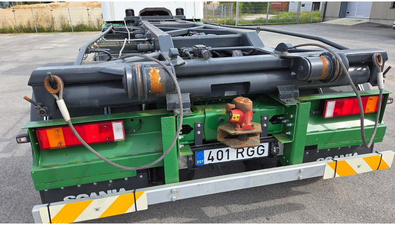 Scania P94 4X2 220 - Kamion s kabelskim sustavom: slika Scania P94 4X2 220 - Kamion s kabelskim sustavom Scania P94 4X2 220 - Kamion s kabelskim sustavom: slika Scania P94 4X2 220 - Kamion s kabelskim sustavom