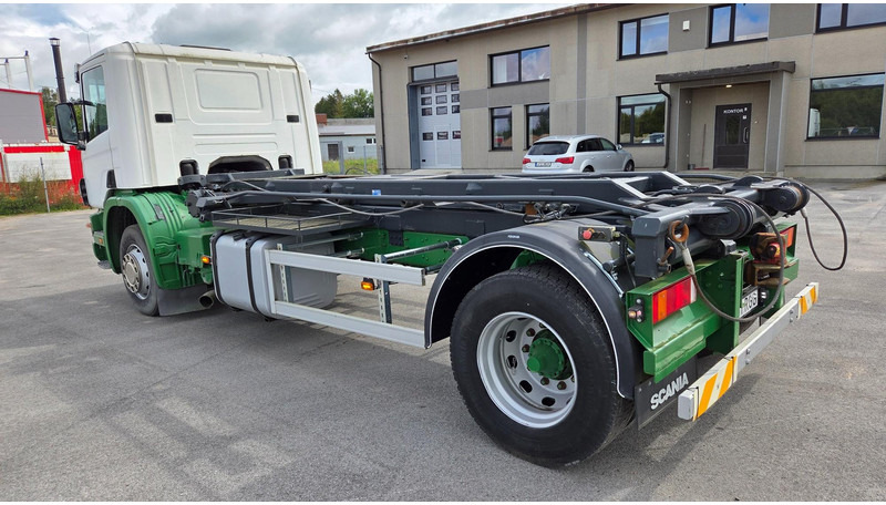 Scania P94 4X2 220 - Kamion s kabelskim sustavom: slika Scania P94 4X2 220 - Kamion s kabelskim sustavom Scania P94 4X2 220 - Kamion s kabelskim sustavom: slika Scania P94 4X2 220 - Kamion s kabelskim sustavom