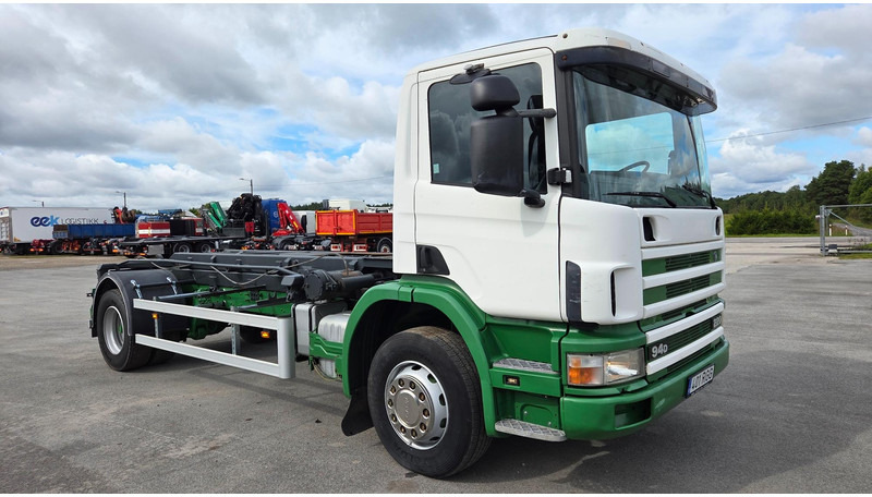 Scania P94 4X2 220 - Kamion s kabelskim sustavom: slika Scania P94 4X2 220 - Kamion s kabelskim sustavom Scania P94 4X2 220 - Kamion s kabelskim sustavom: slika Scania P94 4X2 220 - Kamion s kabelskim sustavom