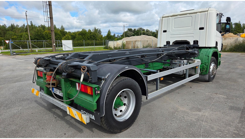 Scania P94 4X2 220 - Kamion s kabelskim sustavom: slika Scania P94 4X2 220 - Kamion s kabelskim sustavom Scania P94 4X2 220 - Kamion s kabelskim sustavom: slika Scania P94 4X2 220 - Kamion s kabelskim sustavom