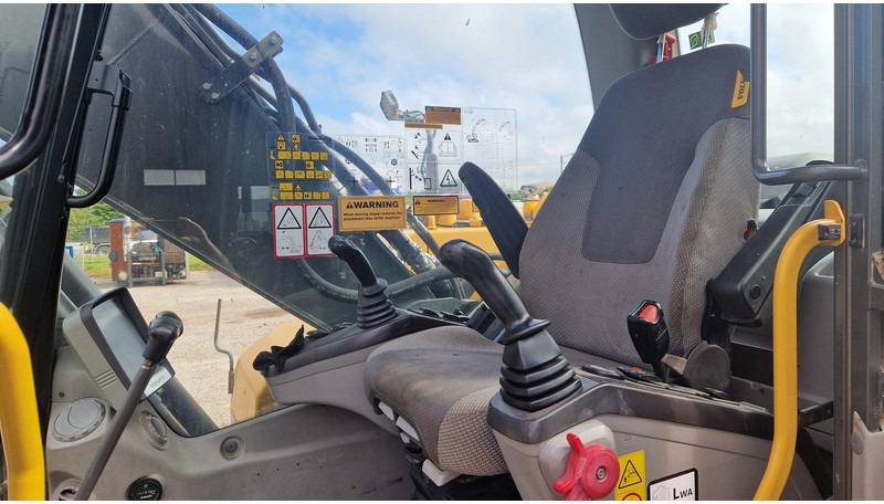 Bager gusjeničar Volvo EC180DL: slika Bager gusjeničar Volvo EC180DL