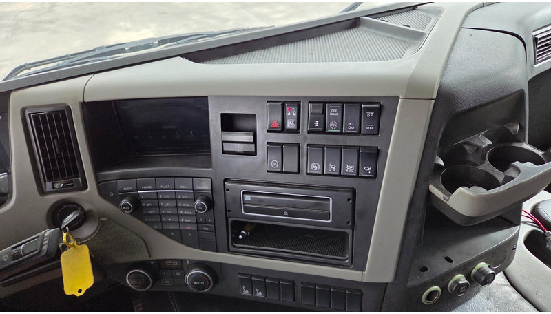 Kamion s kukastom dizalicom Volvo FM460 6X2*4: slika Kamion s kukastom dizalicom Volvo FM460 6X2*4 Kamion s kukastom dizalicom Volvo FM460 6X2*4: slika Kamion s kukastom dizalicom Volvo FM460 6X2*4