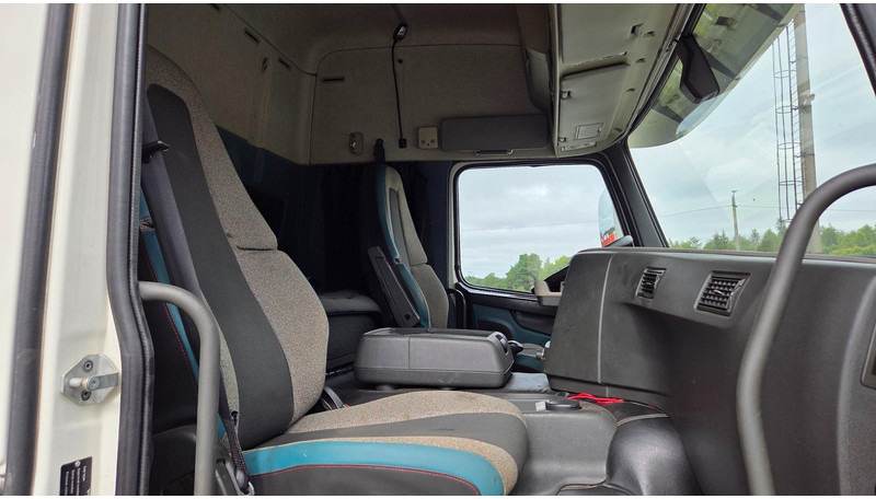 Kamion s kukastom dizalicom Volvo FM460 6X2*4: slika Kamion s kukastom dizalicom Volvo FM460 6X2*4 Kamion s kukastom dizalicom Volvo FM460 6X2*4: slika Kamion s kukastom dizalicom Volvo FM460 6X2*4