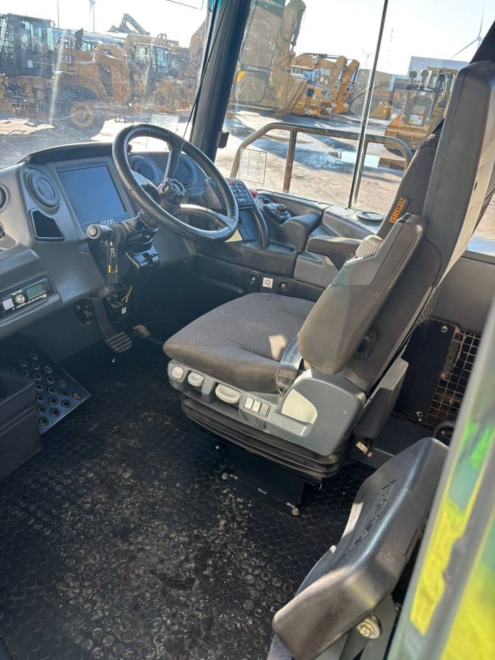 Zglobni istovarivač Bell B 20 E: slika Zglobni istovarivač Bell B 20 E Zglobni istovarivač Bell B 20 E: slika Zglobni istovarivač Bell B 20 E