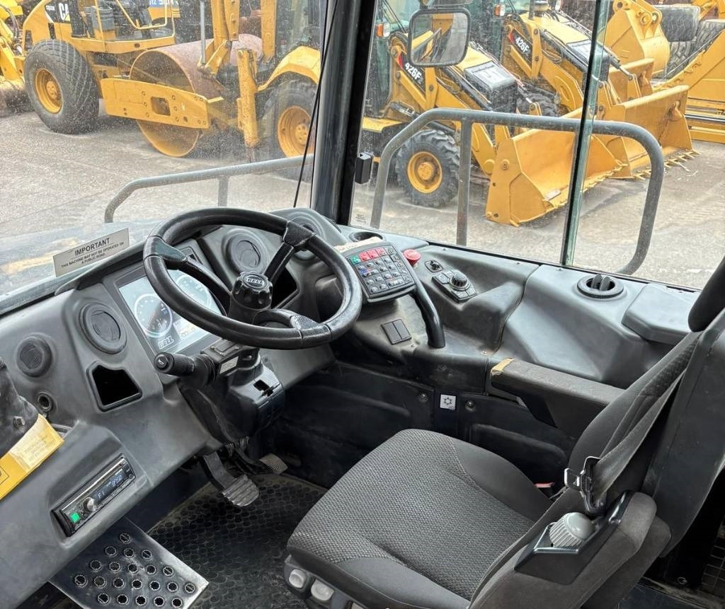 Bell B 30 E (New tyres / Under Preparation)  - Zglobni istovarivač: slika Bell B 30 E (New tyres / Under Preparation)  - Zglobni istovarivač Bell B 30 E (New tyres / Under Preparation)  - Zglobni istovarivač: slika Bell B 30 E (New tyres / Under Preparation)  - Zglobni istovarivač
