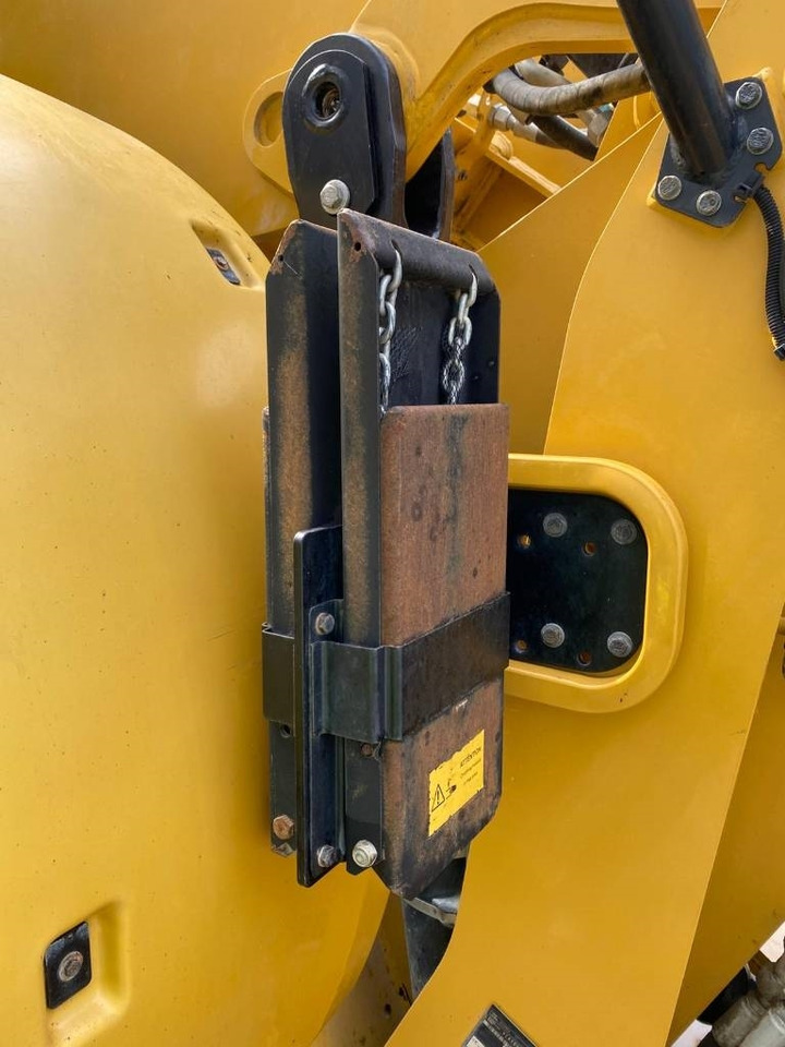 Utovarivač na kotačima CAT 938 M (Bucket + Forks): slika Utovarivač na kotačima CAT 938 M (Bucket + Forks) Utovarivač na kotačima CAT 938 M (Bucket + Forks): slika Utovarivač na kotačima CAT 938 M (Bucket + Forks)