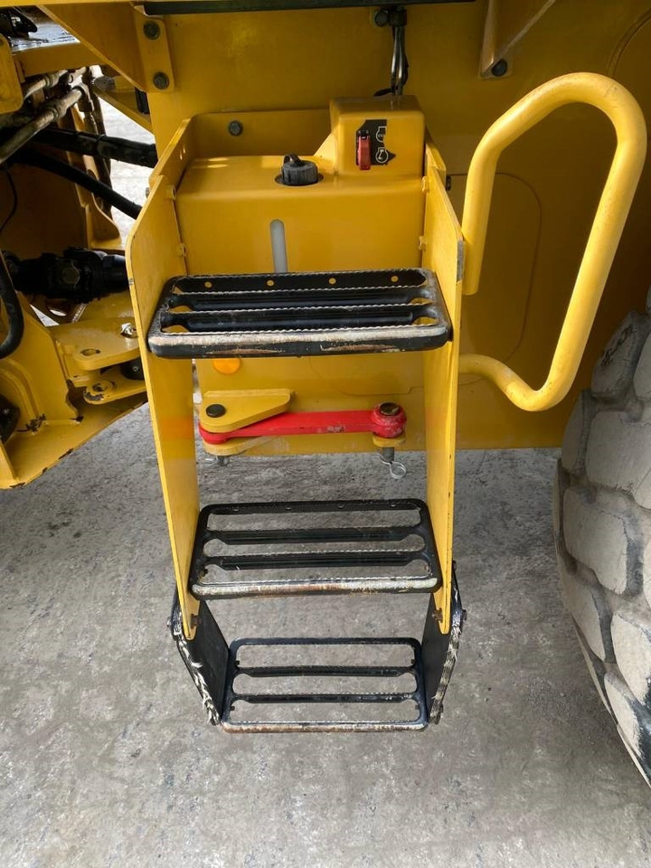 Utovarivač na kotačima CAT 938 M (Bucket + Forks): slika Utovarivač na kotačima CAT 938 M (Bucket + Forks) Utovarivač na kotačima CAT 938 M (Bucket + Forks): slika Utovarivač na kotačima CAT 938 M (Bucket + Forks)