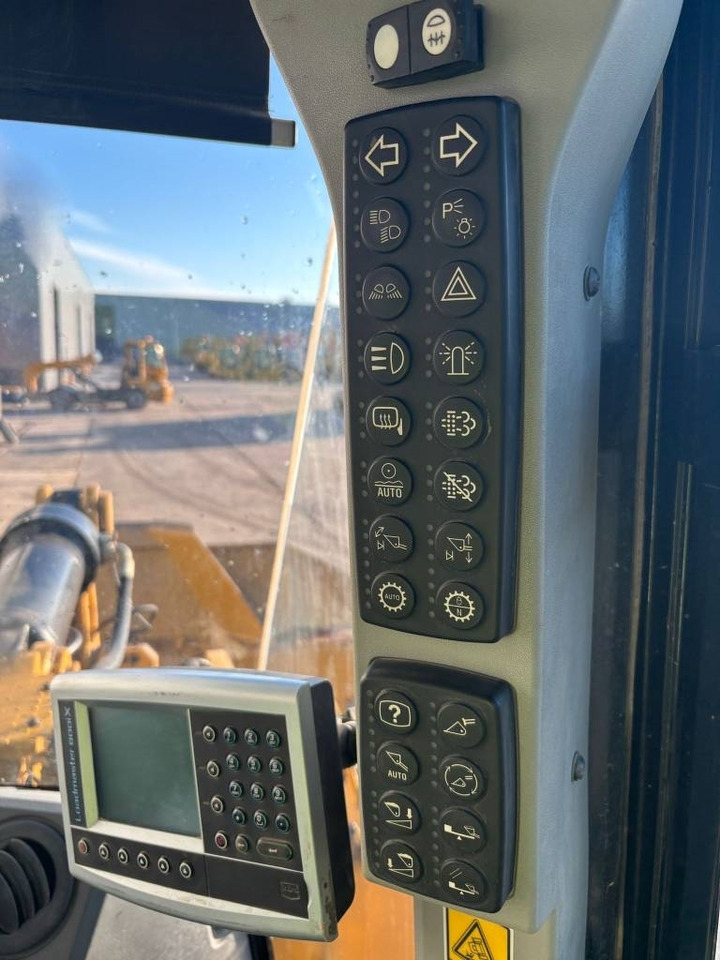 Utovarivač na kotačima CAT 972 K: slika Utovarivač na kotačima CAT 972 K