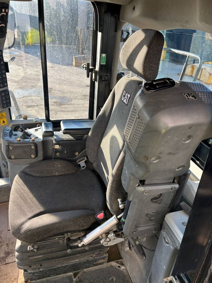 Utovarivač na kotačima CAT 972 K: slika Utovarivač na kotačima CAT 972 K