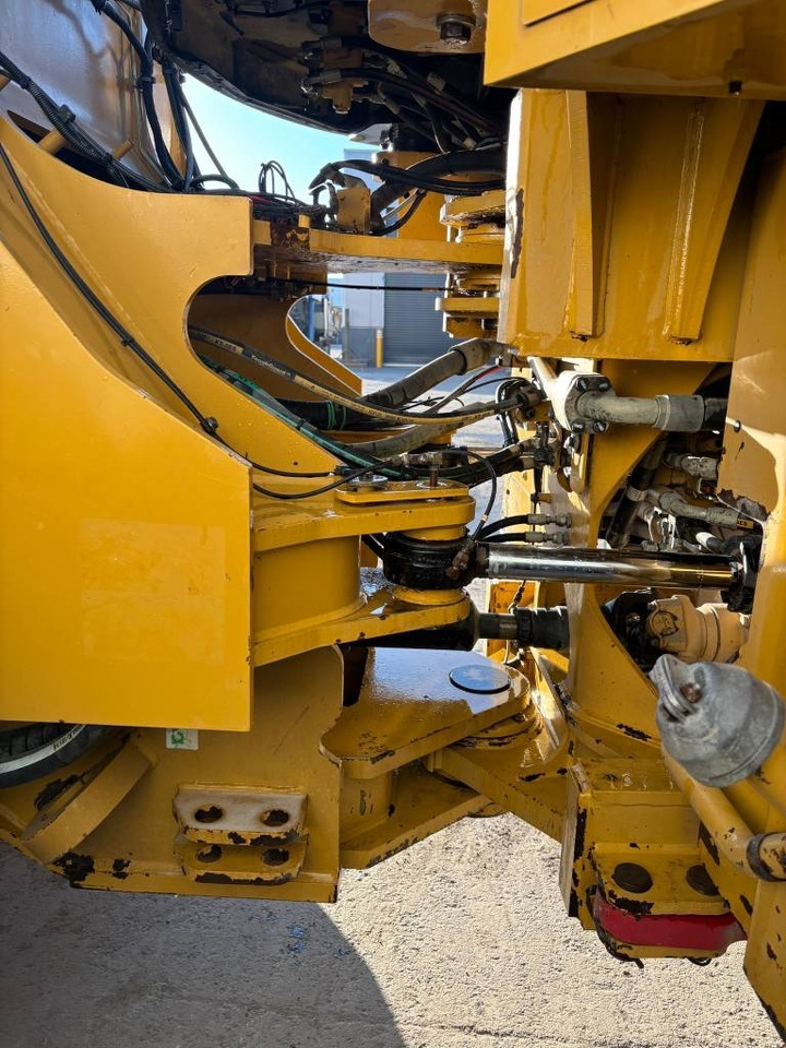 Utovarivač na kotačima CAT 972 K: slika Utovarivač na kotačima CAT 972 K