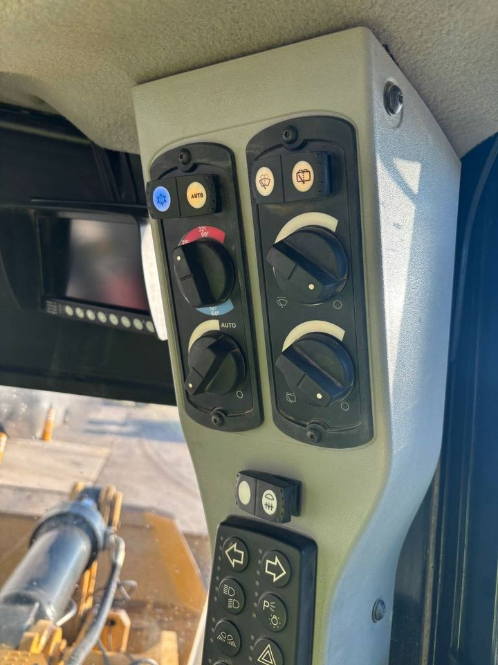 Utovarivač na kotačima CAT 972 K: slika Utovarivač na kotačima CAT 972 K