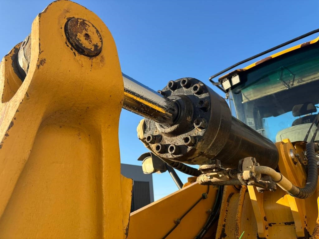 Utovarivač na kotačima CAT 972 K: slika Utovarivač na kotačima CAT 972 K