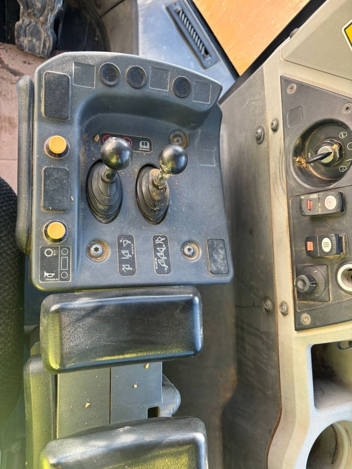 Utovarivač na kotačima CAT 972 K: slika Utovarivač na kotačima CAT 972 K