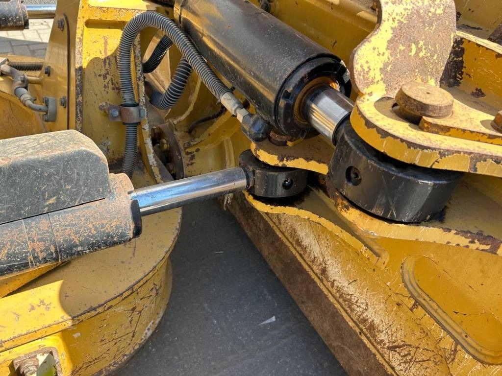 Buldožer CAT D 5 LGP (new undercarriage + ripper): slika Buldožer CAT D 5 LGP (new undercarriage + ripper)