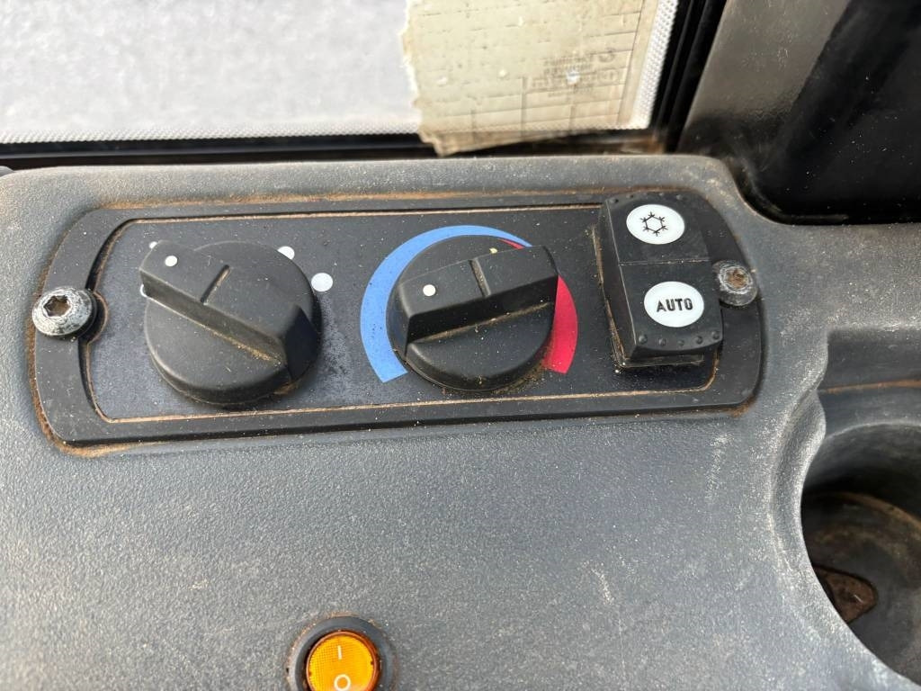 Zakup CAT D 6 K 2 LGP  CAT D 6 K 2 LGP: slika Zakup CAT D 6 K 2 LGP  CAT D 6 K 2 LGP