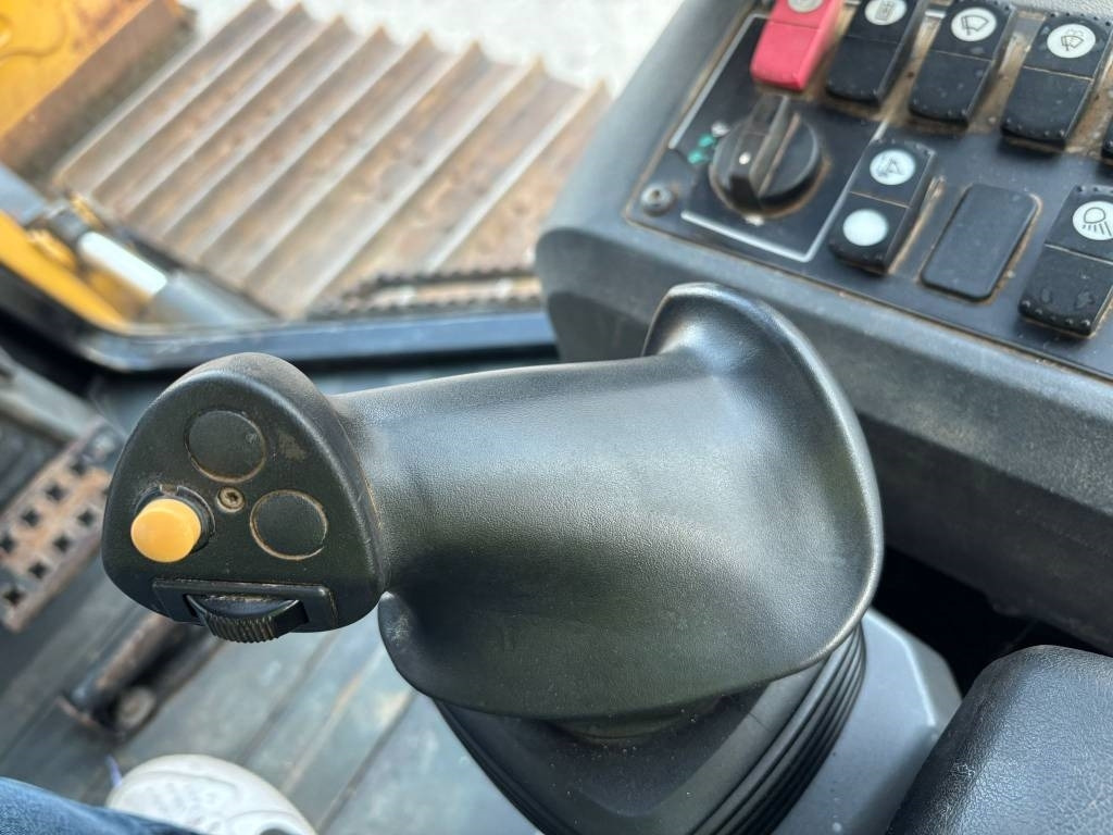 Zakup CAT D 6 K 2 LGP  CAT D 6 K 2 LGP: slika Zakup CAT D 6 K 2 LGP  CAT D 6 K 2 LGP